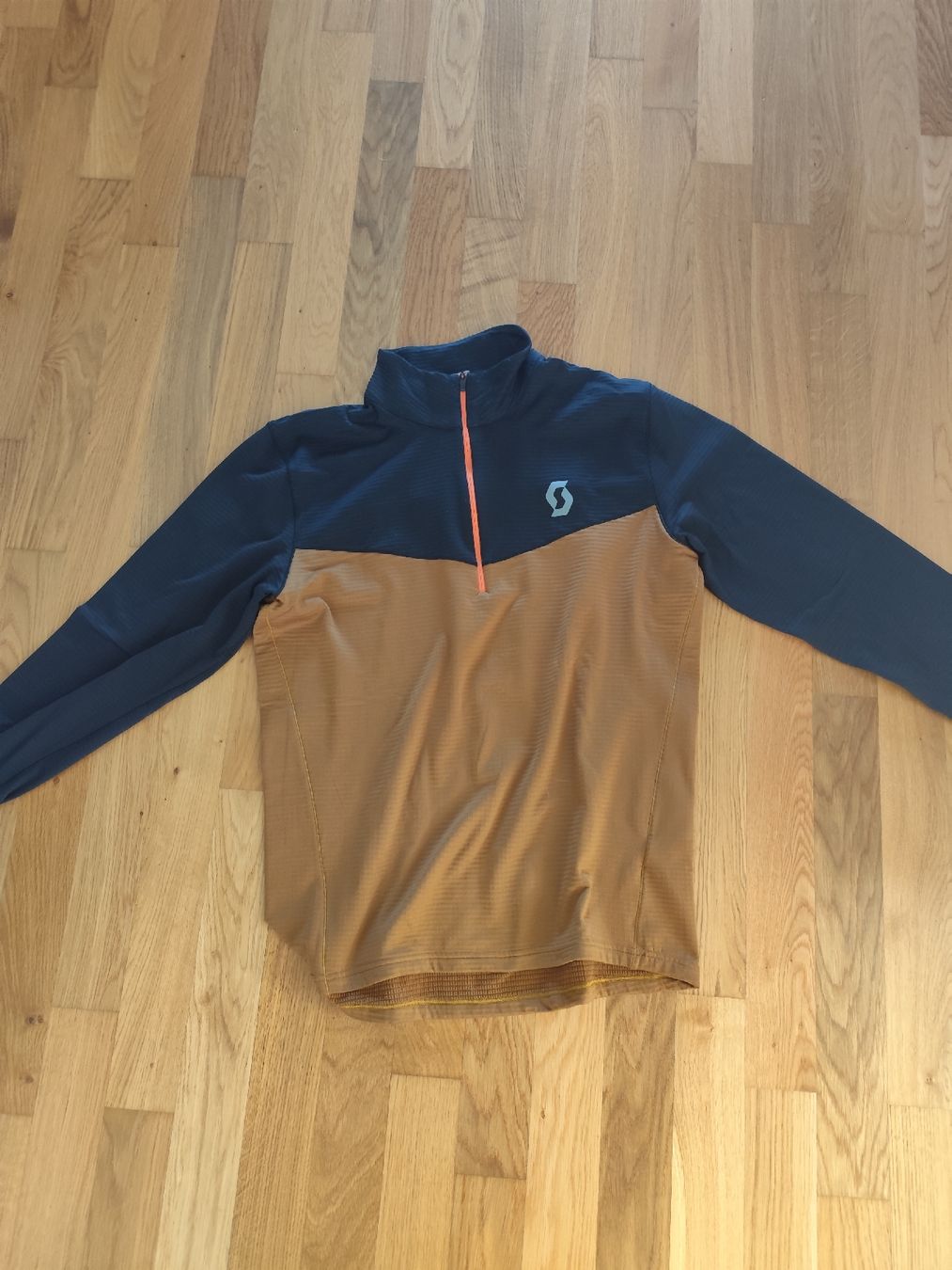 Scott Pulls & Sweat-shirts: Pull Scott fermeture eclair bleu marron bon etat taille L – Neuf (Voir description) à Neuchâtel par pie_8t6p