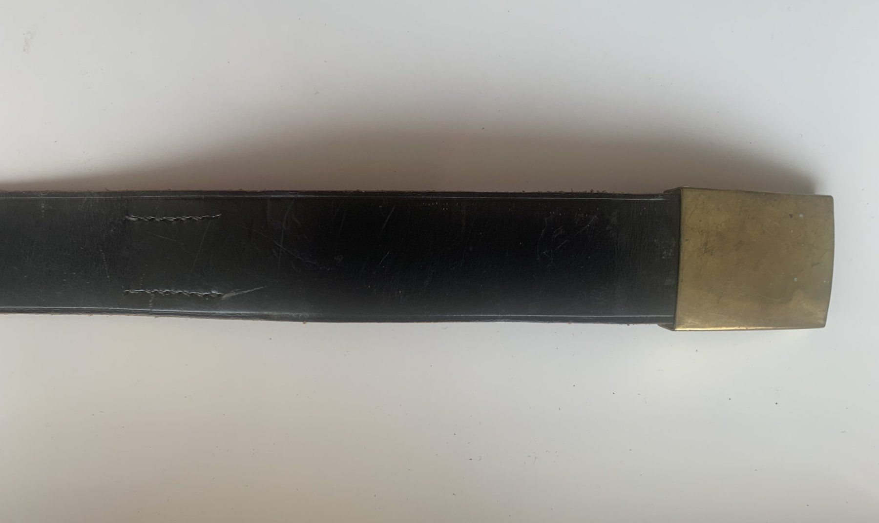 Ceintures: Schwarzer Ledergürtel mit Messingschnalle – D'occasion à Ebnat-Kappel par pourlemerite 2
