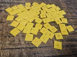 lego 87580 lot de 60 pièces Yellow Plate, Modified 2 x 2