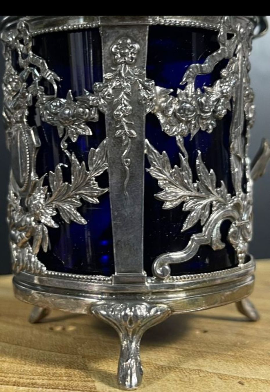 Set di piatti: Antiker Senftopf mit blauem Glaseinsatz – Usato da St. Gallen venduto da charly92 2