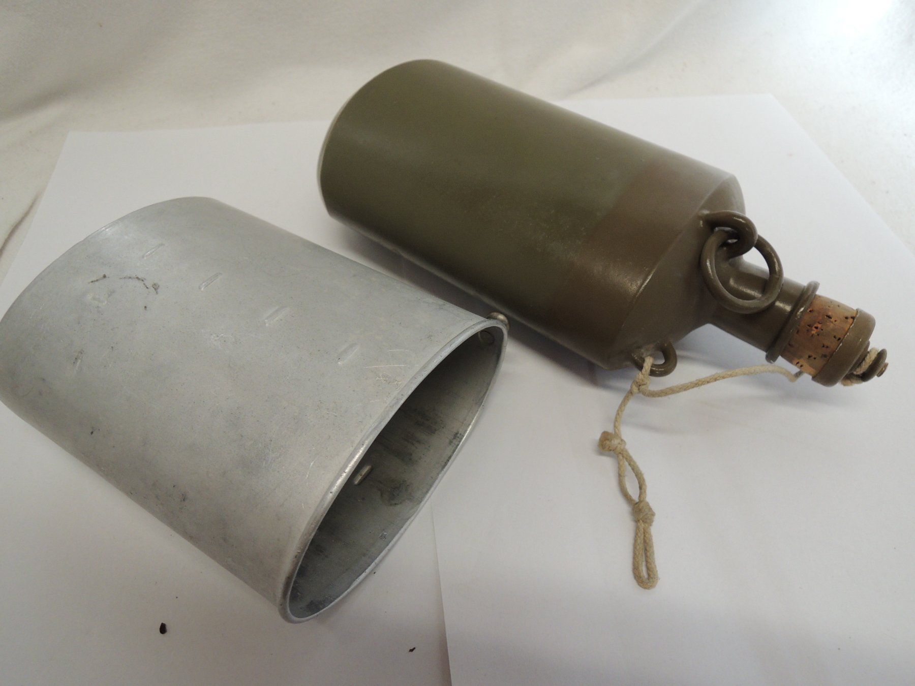 Schweizer Armee Uniformi: Schweizer Armee alte Trinkflasche – Usato da Uznach venduto da Othmar52 2