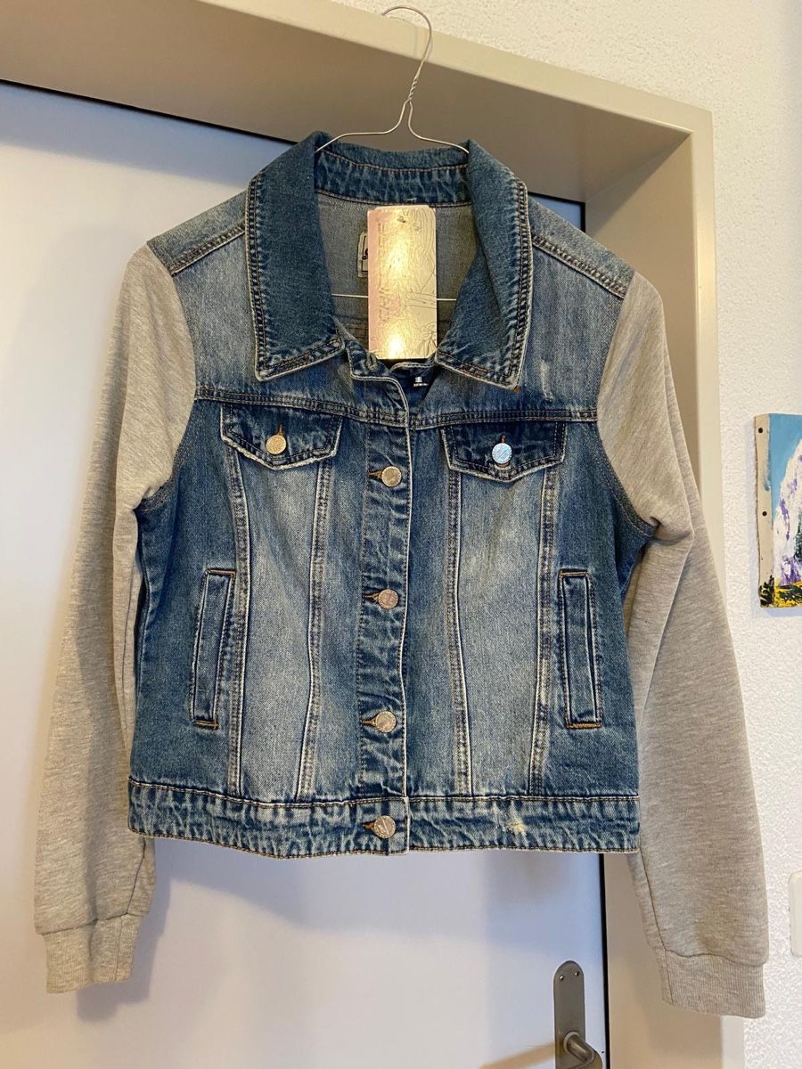 Giacche: Denim Jacket with Grey Sleeves - Size XS- Perfect for Spring – Nuovo (secondo la descrizione) da Spreitenbach venduto da eli_7f86