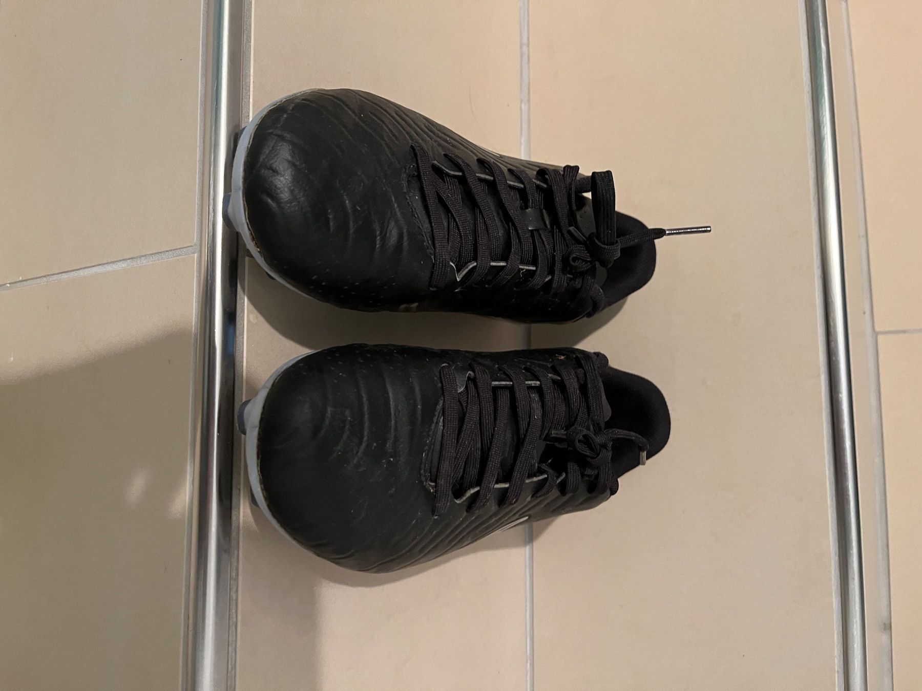 Nike Schuhe für Jungen: Fussballschuhe Grösse 38.5 – Gebraucht aus schönenwerd von klupci 1