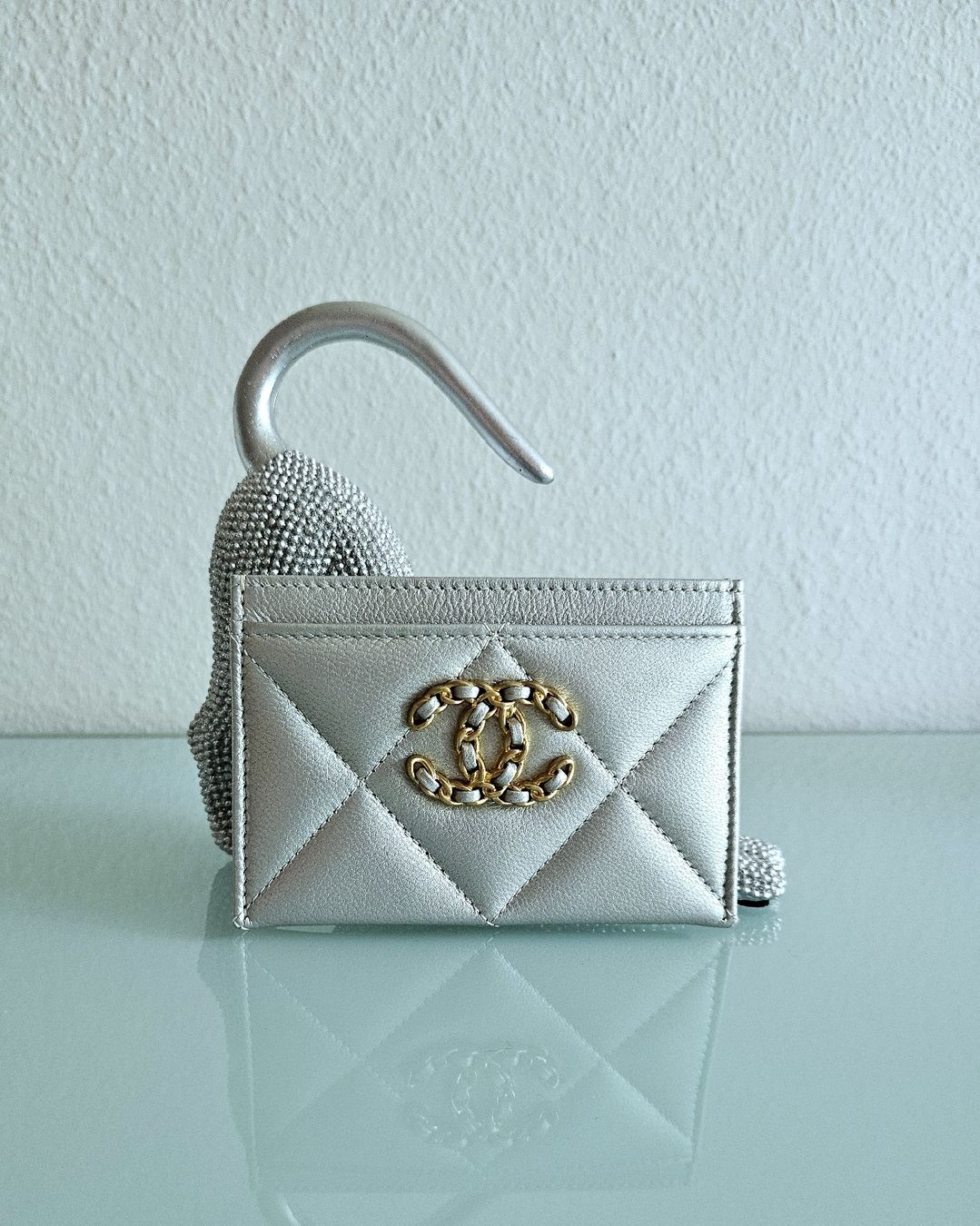 Chanel Sonstige Kleidung & Accessoires: Chanel Kartenetui, Silber, neuwertig – Neu (gemäss Beschreibung) aus Bern von Sadler