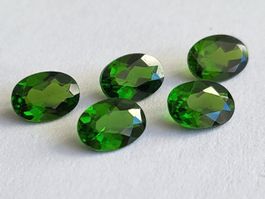 Chrome Diopside AAA ovale 7 x 5 mm / 0.76 ct pièce
