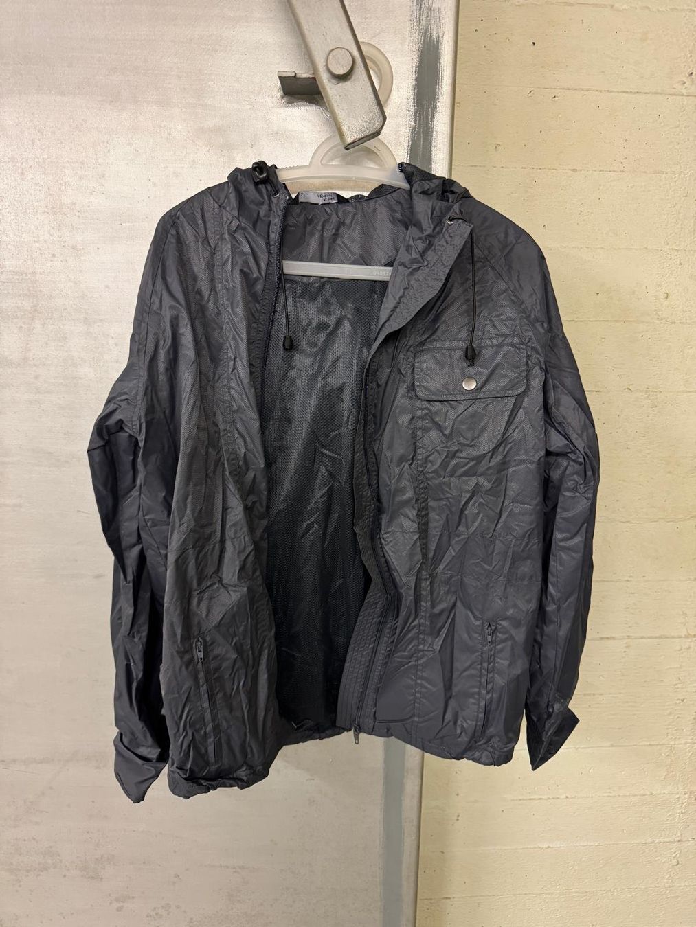 Giacche: Regenjacke, Grösse S, neuwertig – Usato da Schlieren venduto da Stadtammannamt_8952