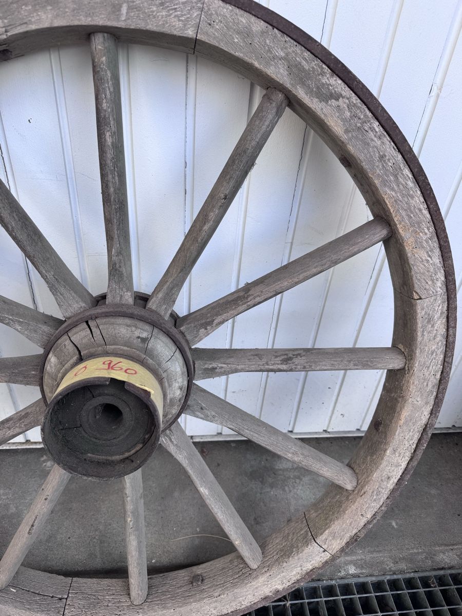 Alle Dekorationen: Wagenrad Antik Durchmesser 96cm – Gebraucht aus Niederbüren von Oetschli 2