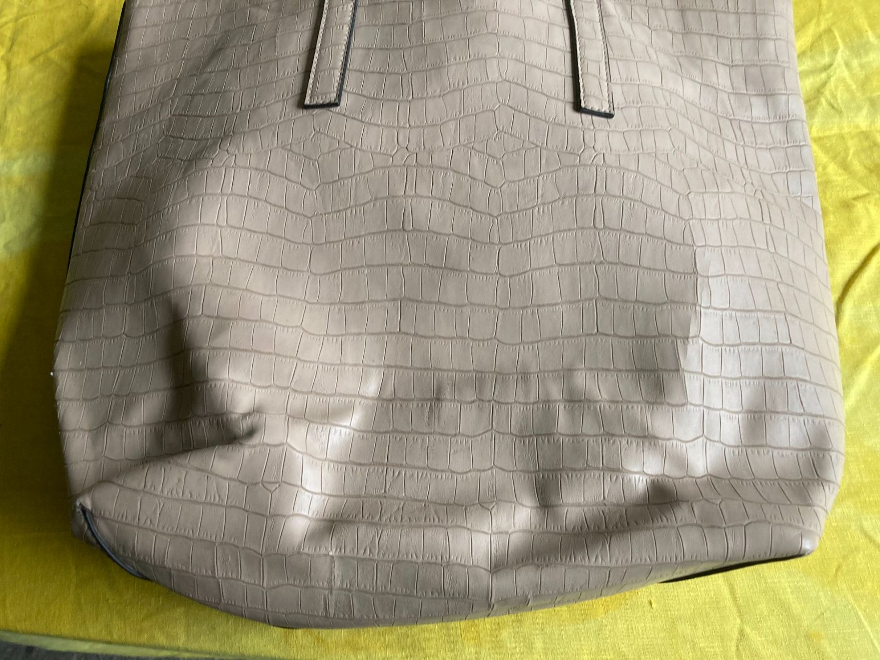 Taschen für Damen: Elegante Ledertasche Kroko-Optik, beige – Gebraucht aus Wangs von pizbar 3