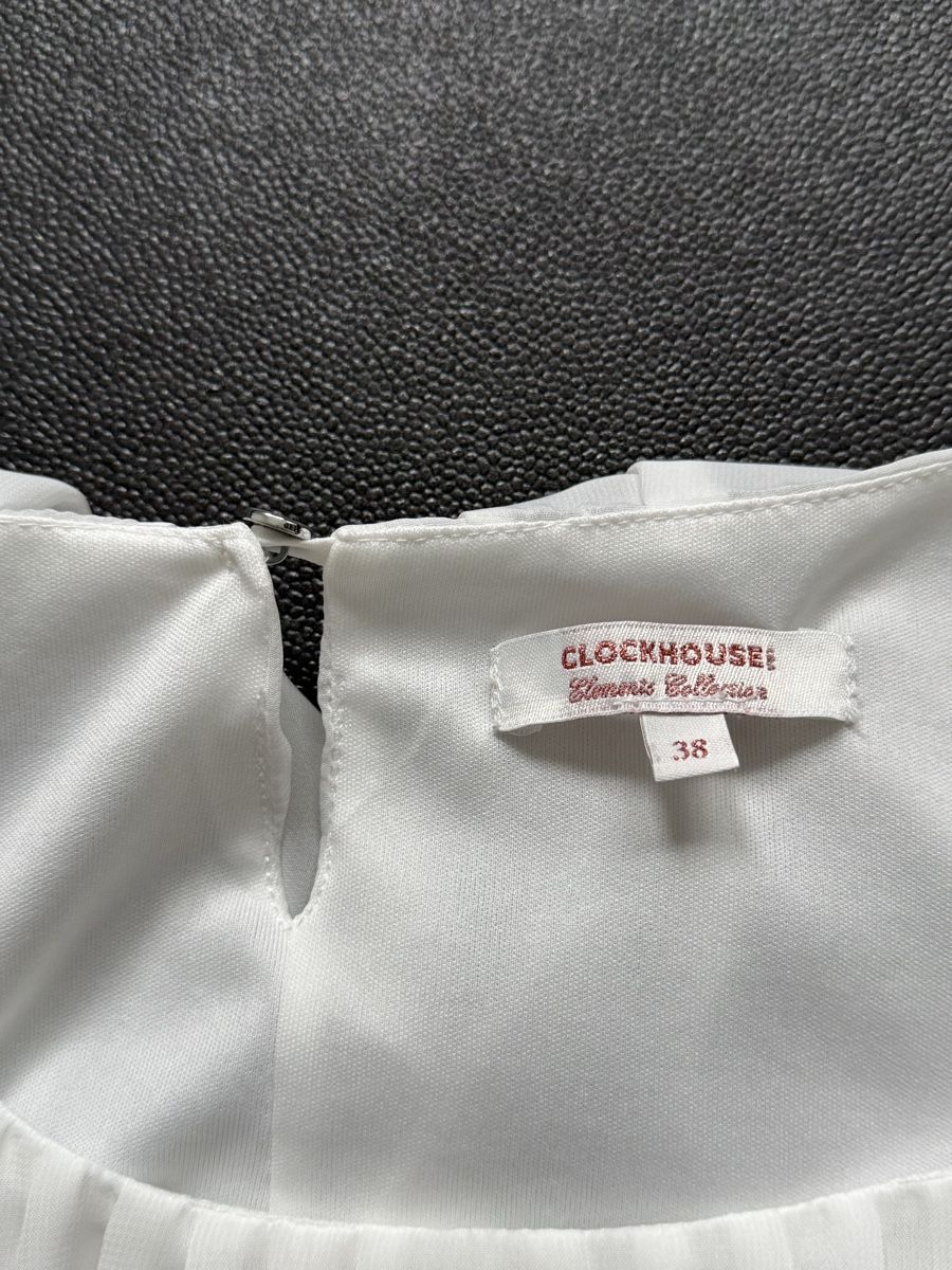 Blusen: Clockhouse White Blouse, Size 38 - Elegant and Chic! – Gebraucht aus Horgen von thesilverarrow 2