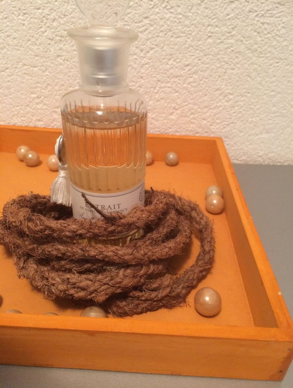 Tutte le decorazioni: einfaches oranges Holztablett, 25x25cm – Usato da St. Gallen venduto da Miousch 3