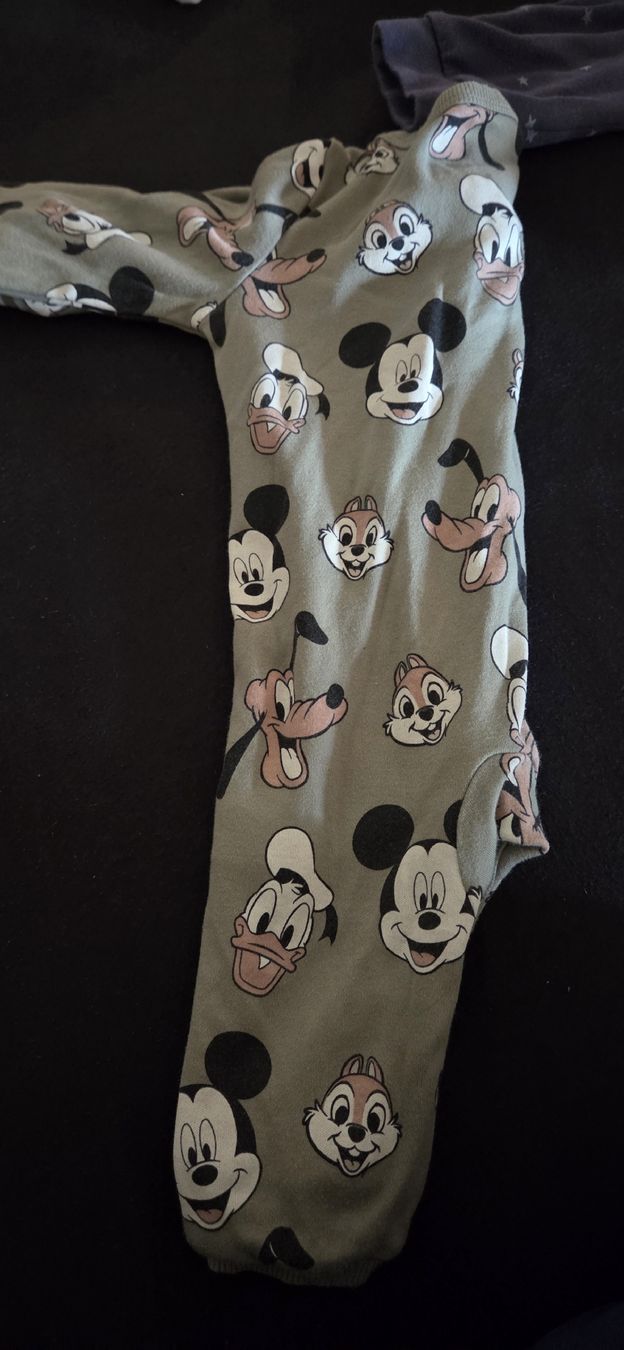 Pyjamas & Ähnliches: Baby Strampler Disney Grösse 68  – Gebraucht aus Effretikon von amo_2qdn 2