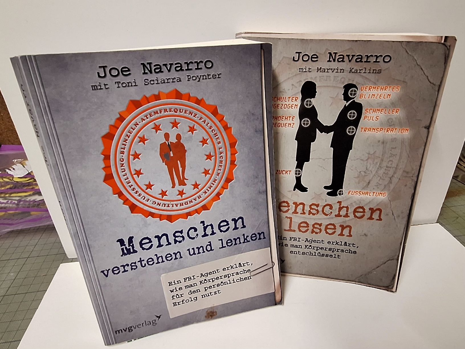 Libri: 2 Bücher aus Menschen lesen – Nuovo (secondo la descrizione) da Brugg AG venduto da bacbac5757 1