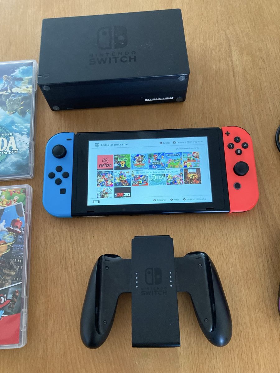 Nintendo Console: Nintendo Switch console with 4 games and some digital games – Usato da St. Gallen venduto da Parrotb 2