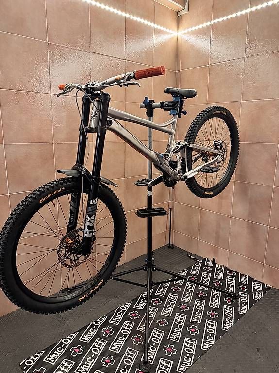 Biciclette: Banshee Légende Xl DH – Usato da Plan-les-Ouates venduto da mtn_q8lj 4