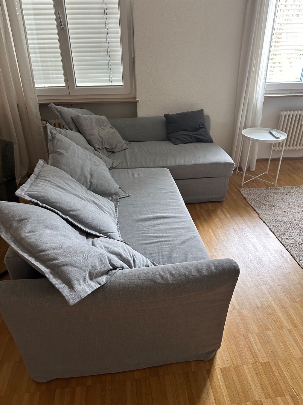 Ikea Divani: Ecksofa mit Schlaffunktion grau – Usato da Basel venduto da Annamariaj 1