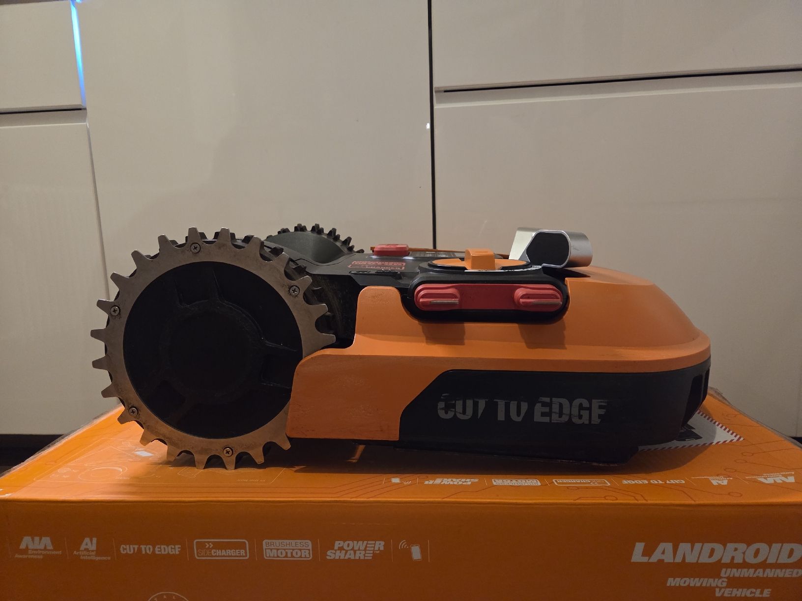 Worx Tagliaerba: Worx Landroid 1000m2 wr143e – Usato da Sonceboz-Sombeval venduto da camron3 4