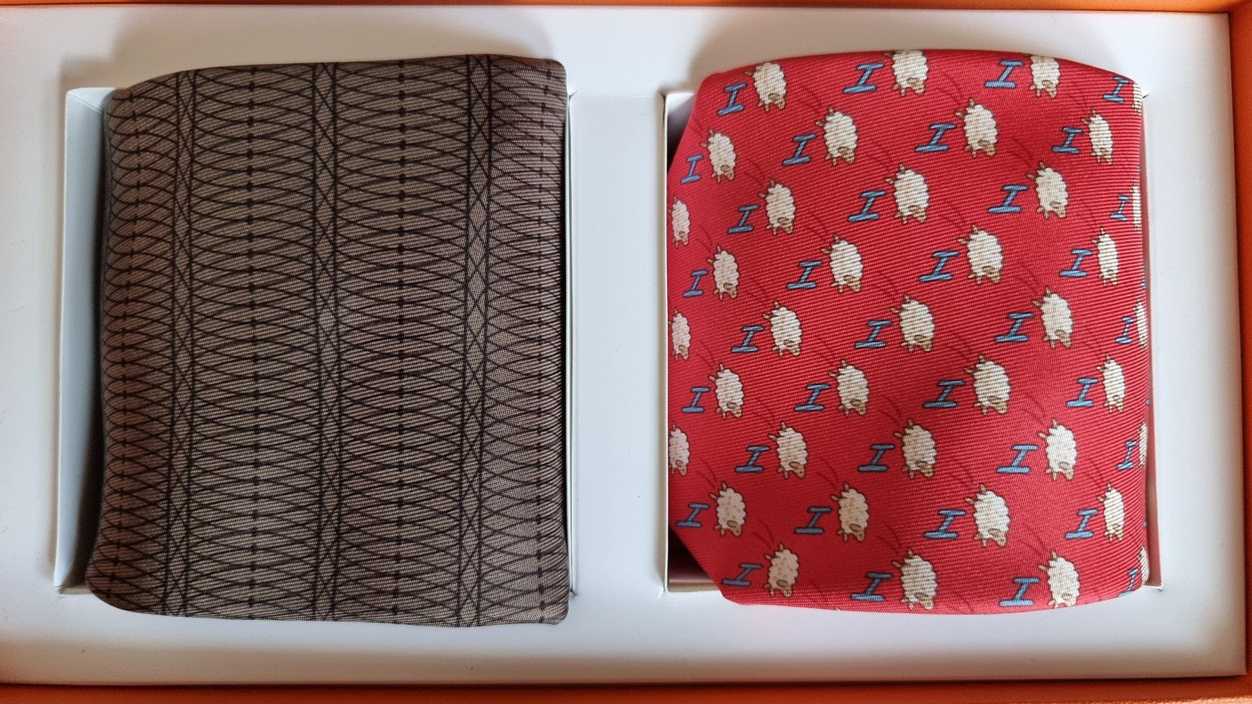 Hermès Cravatte: Hermes Kravatten Set ORIGINAL 5273 SA & 5283 SA – Nuovo e nell'imballaggio originale da Oey venduto da Landrover88 2