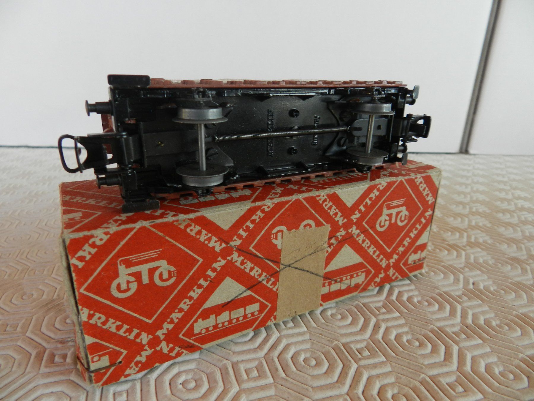 Märklin Modellini di ferrovie: Märklin Planenwagen Bremserhaus 322 – Usato da Arzier-Le Muids venduto da elocin83 6