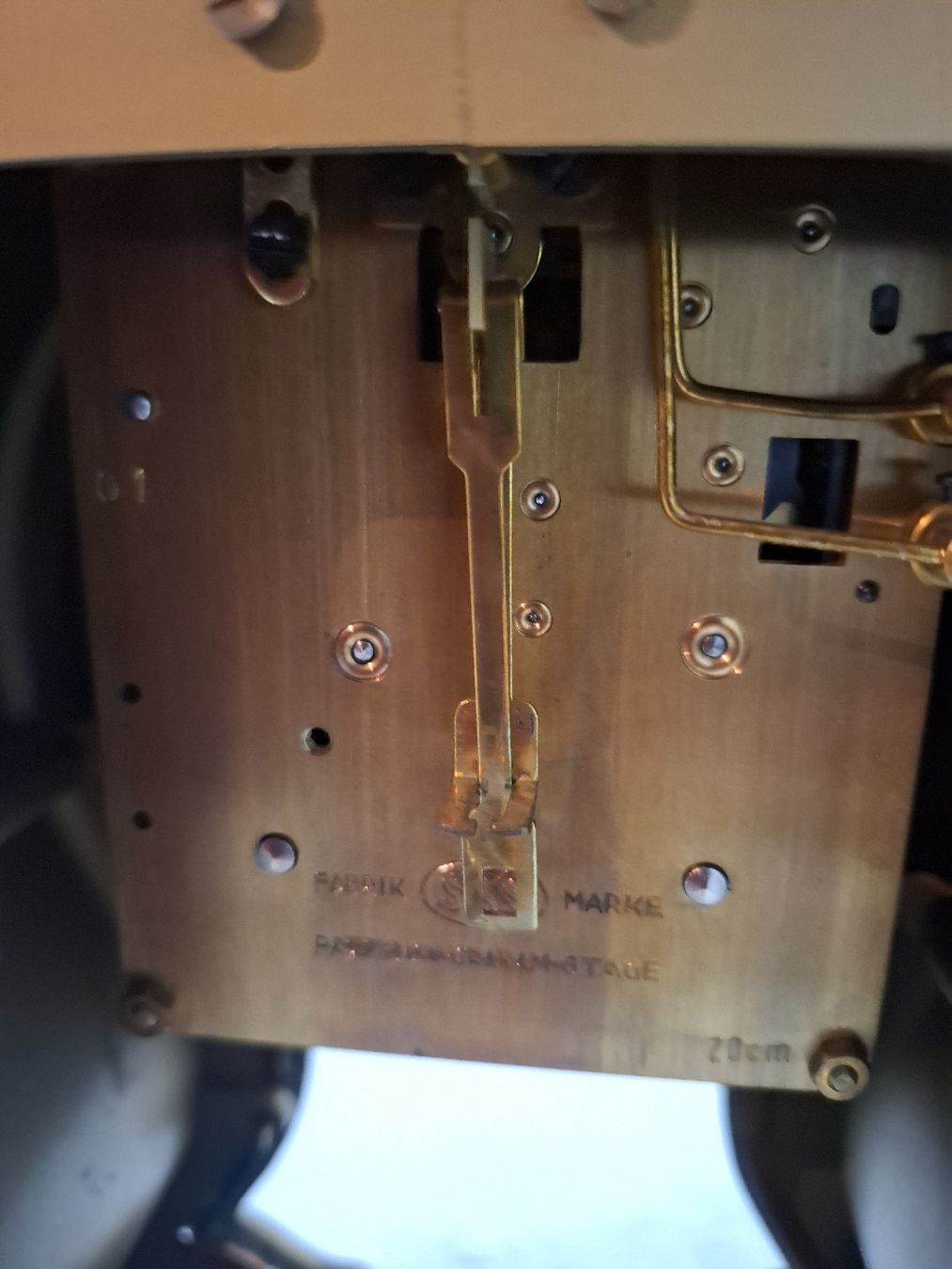 Orologi da terra & Orologi da parete: Tisch/ Wand Pendule Schmid mit Sockel – Usato da Riniken venduto da bro_slk8 7