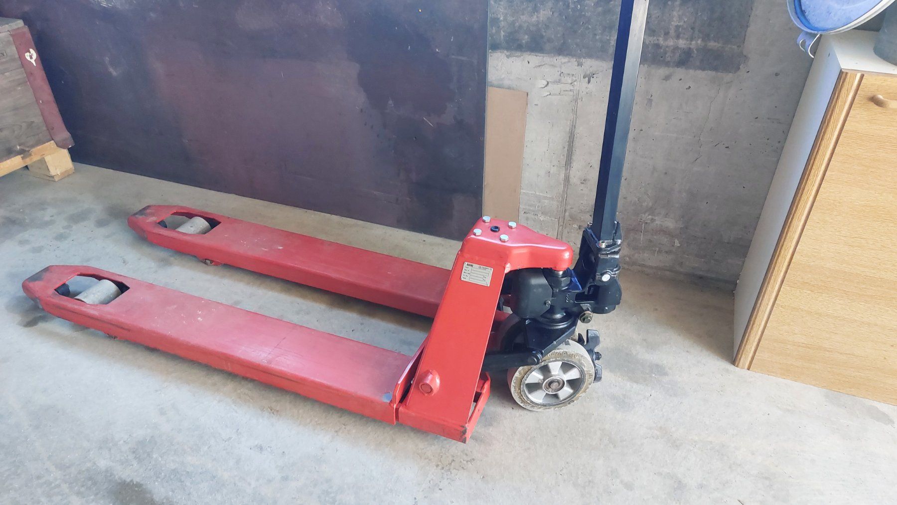 Carrelli elevatori e a forche: Palettenhubwagen – Usato da Roggliswil venduto da Newholland05