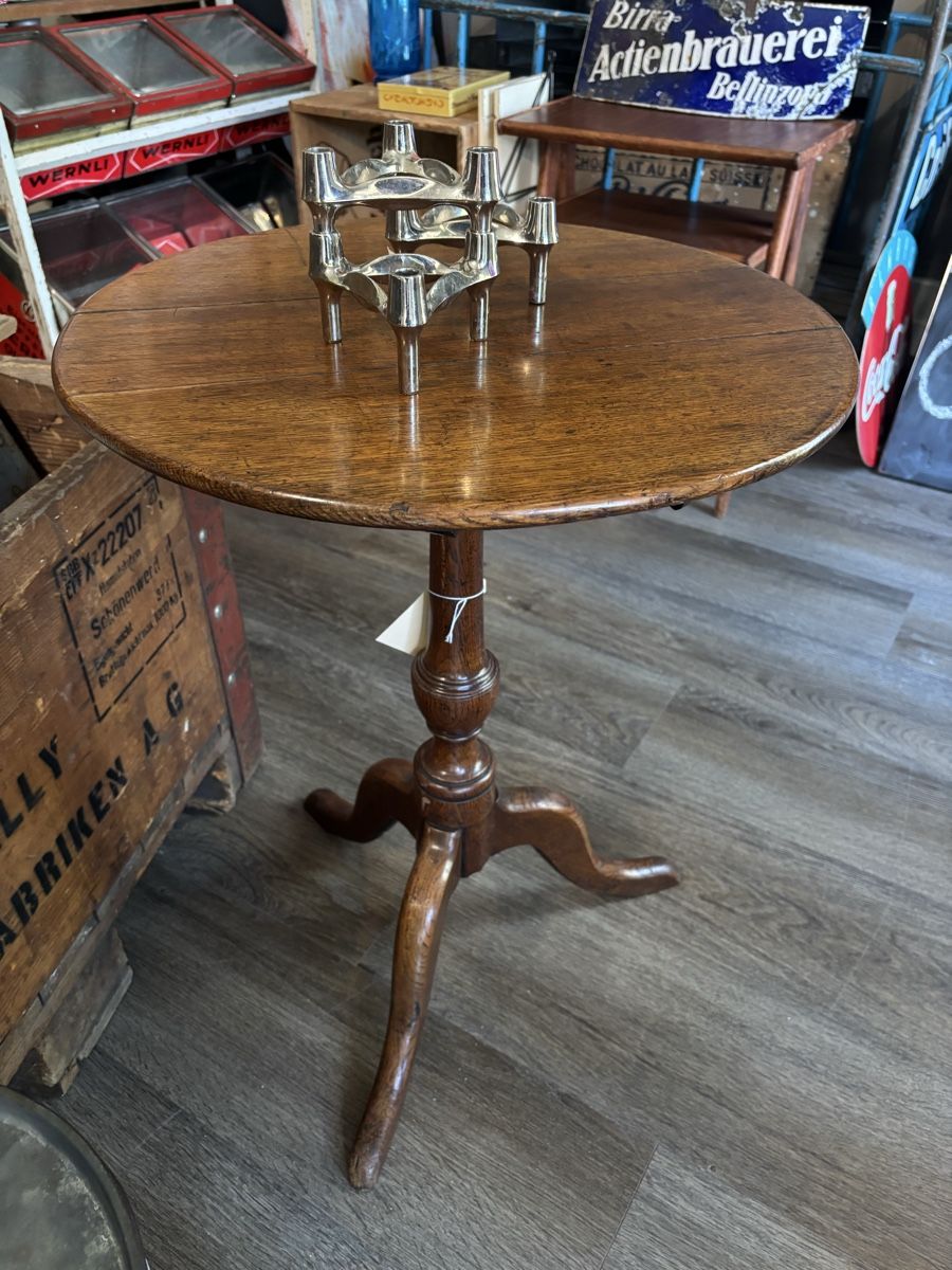 Tische: alter Holztisch rund, dunkles Holz – Gebraucht aus Staufen von timelessvintage