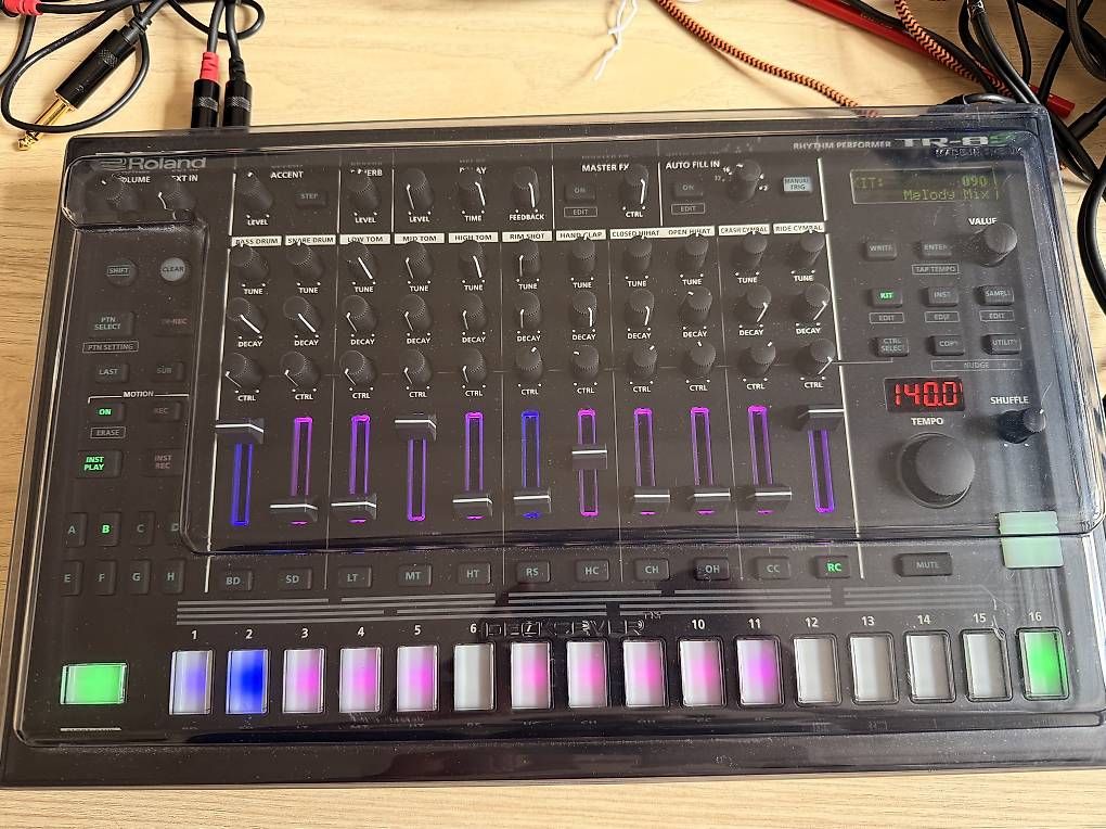 Strumenti musicali: Drum Machine Roland TR8S – Usato da Genève venduto da toleroux 1