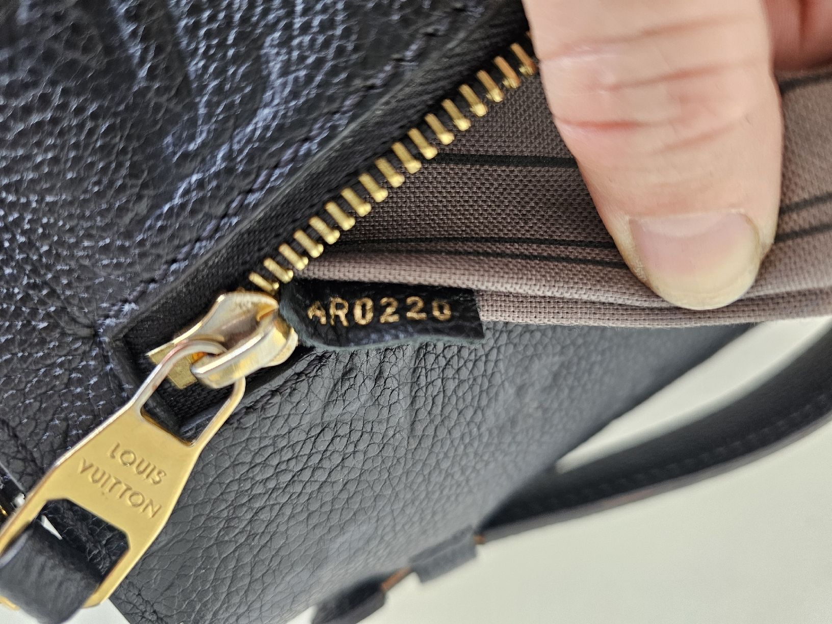 Louis Vuitton Taschen für Damen: Louis Vuitton Pochette Metis schwarz – Gebraucht aus Dottikon von Chicca_73 8