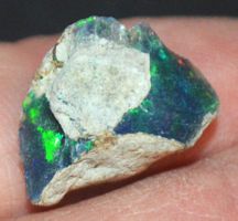 Edelstein L-9458– Schwarzer Äthiopischer Opal roh 6,40 Karat