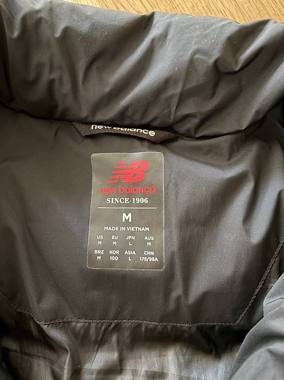 New Balance Jacken: New Balance Daunenjacke schwarz – Gebraucht aus Gelterkinden von RYB01 2