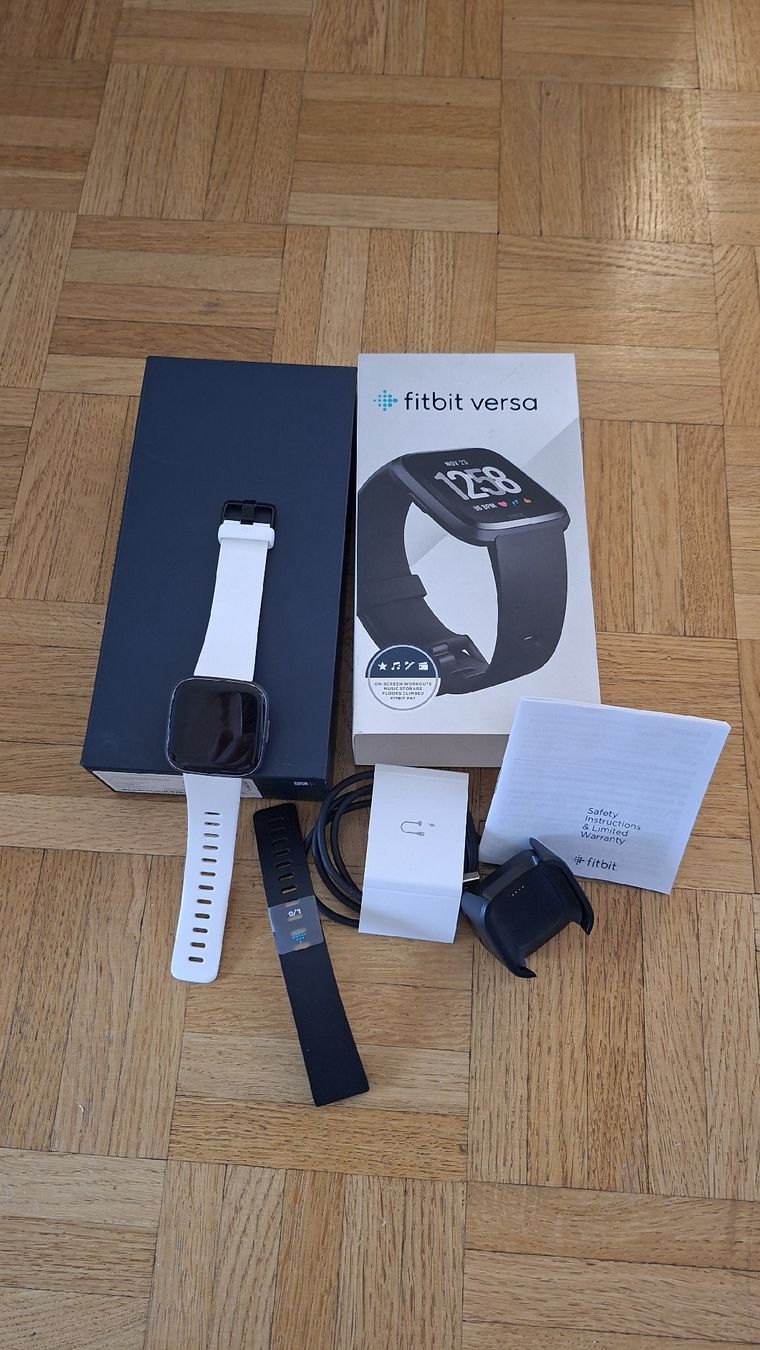 Fitbit Uhren: Montre connectée Fitbit Versa – Gebraucht aus Le Lignon von Indians88 4