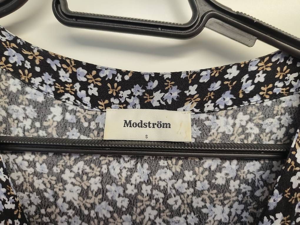 Kleider: Modström Kleid S Blumenprint schwarz – Gebraucht aus Zürich von Unterstop 2