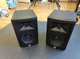 JBL LSR 305