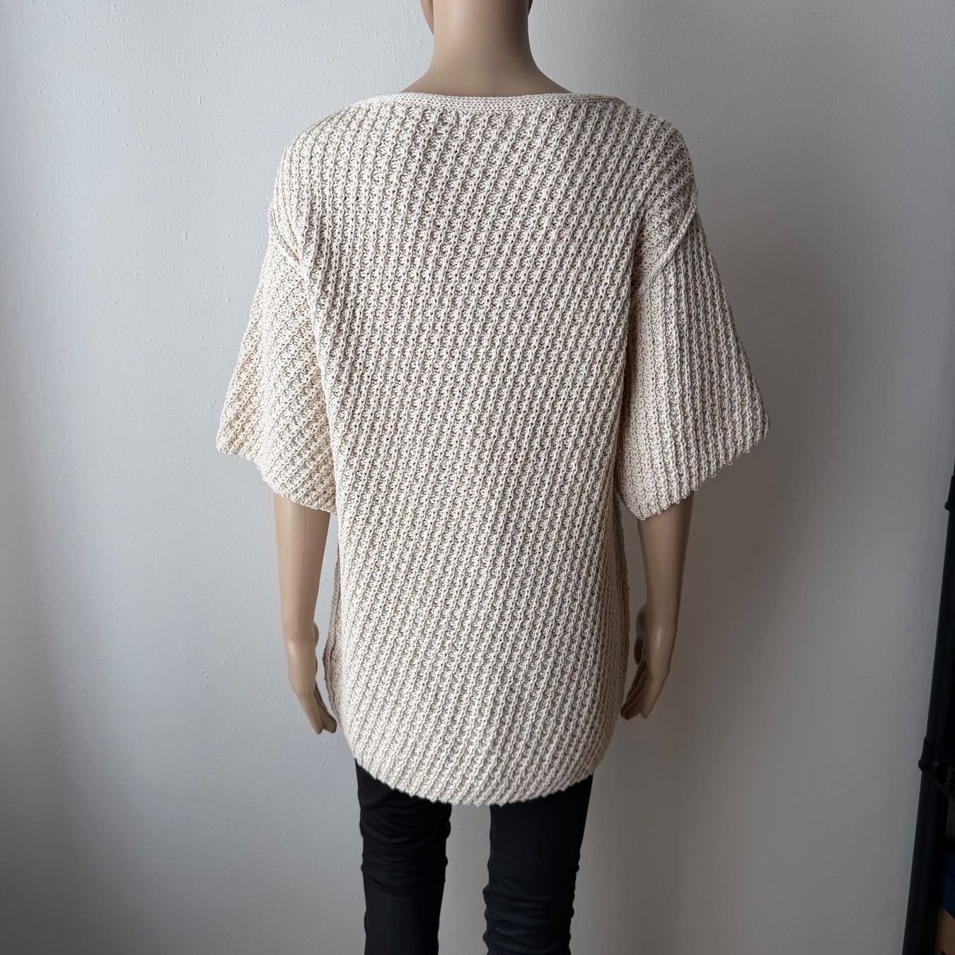 H&M T-shirt: strukturiertes, kurzärmliges Strickshirt | Silk Blend Shirt – Usato da Zürich venduto da ClosetQueen 4