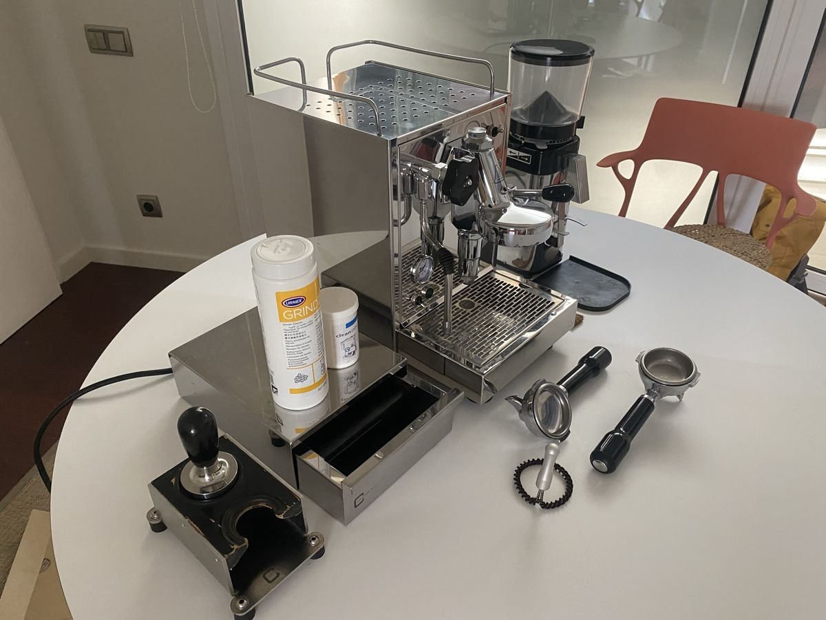 ECM Manufacture Kaffeemaschinen & Espressomaschinen: Kaffeemaschine ECM Classika + ECM Kaffeemühle + Accessoires – Gebraucht aus Baeretswil von KaffeeECM 9