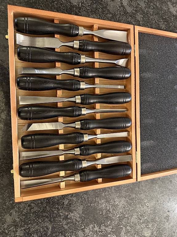 Tutti gli attrezzi: Westfalia Holzschnitzerei-Set 12 Teilig – Usato da Wettingen venduto da xen_t6v6