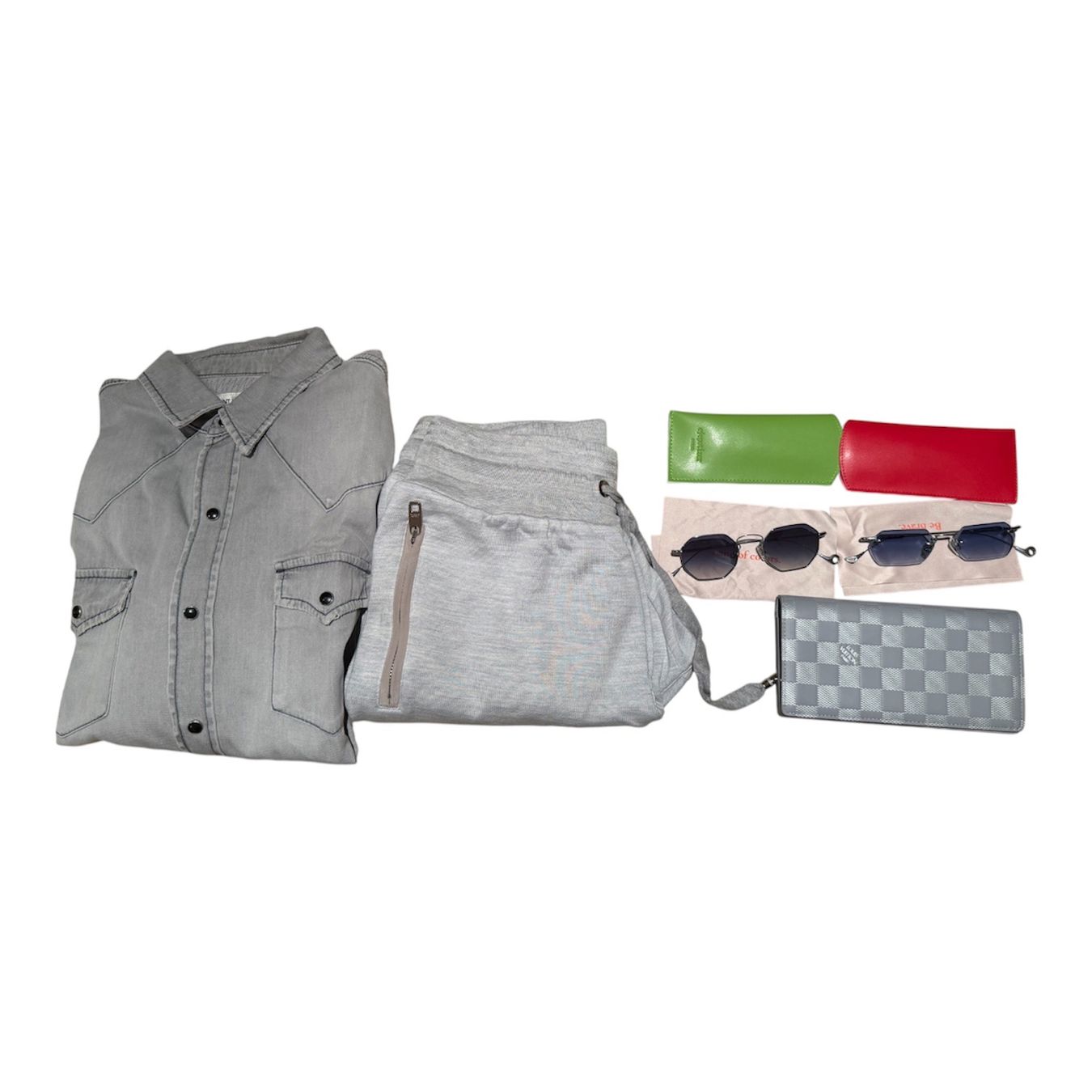 Louis Vuitton Lotti di vestiti: Vêtements et accessoires Louis Vuitton/ D&G/ Saint Laurent – Usato da Gstaad venduto da nof_jvx6