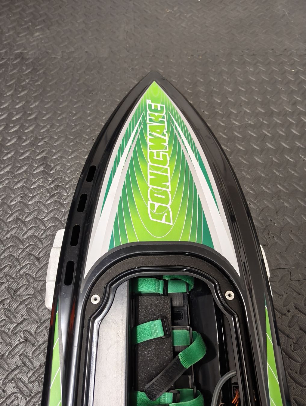 Modellismo RC: Pro Boat Sonicwake 36 Self-Righting Brushless Deep-V – Usato da Seuzach venduto da dan1991 2
