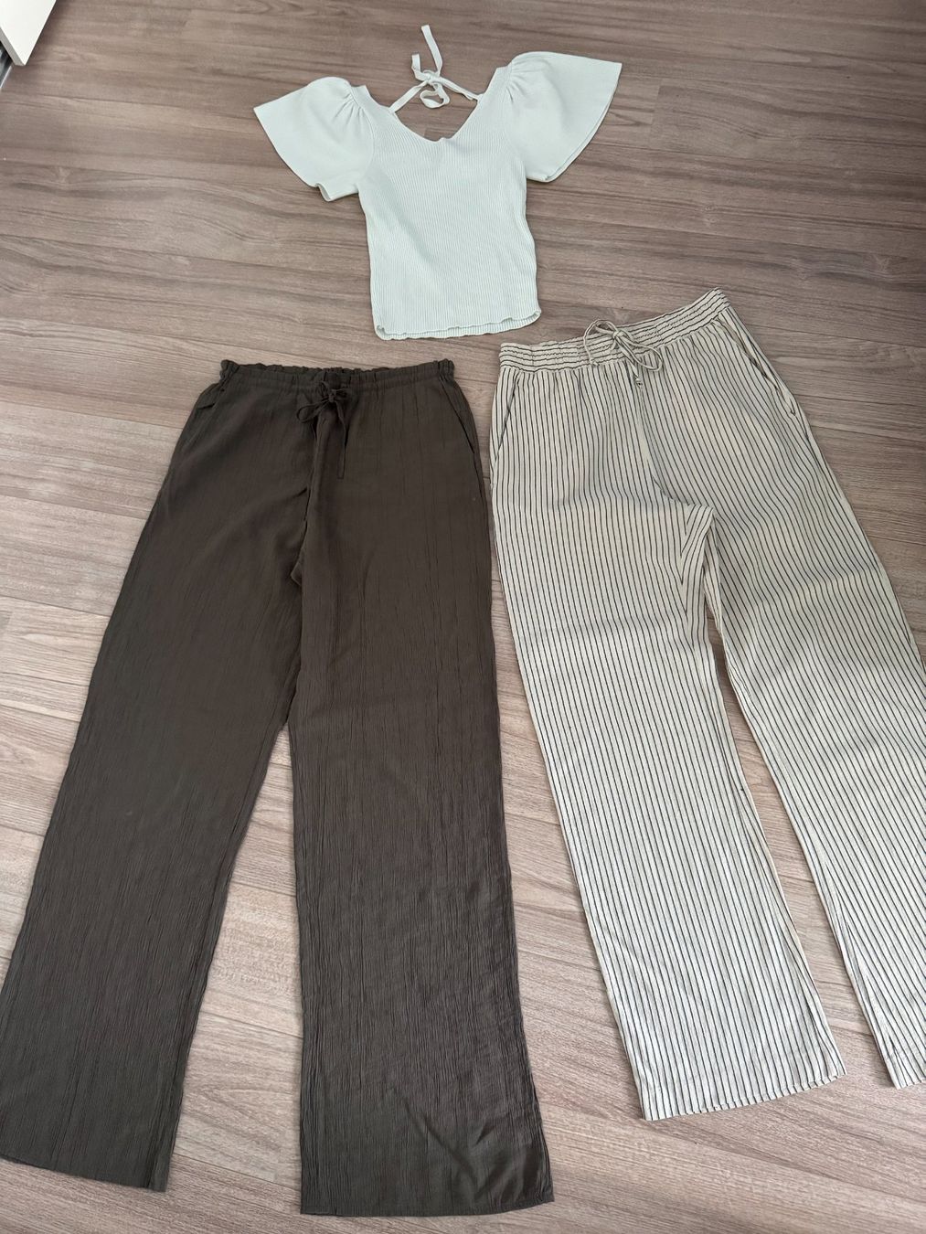 Lots de vêtements: 3 Stk. Kleiderset Gr. S – D'occasion à Bonstetten par VCLS