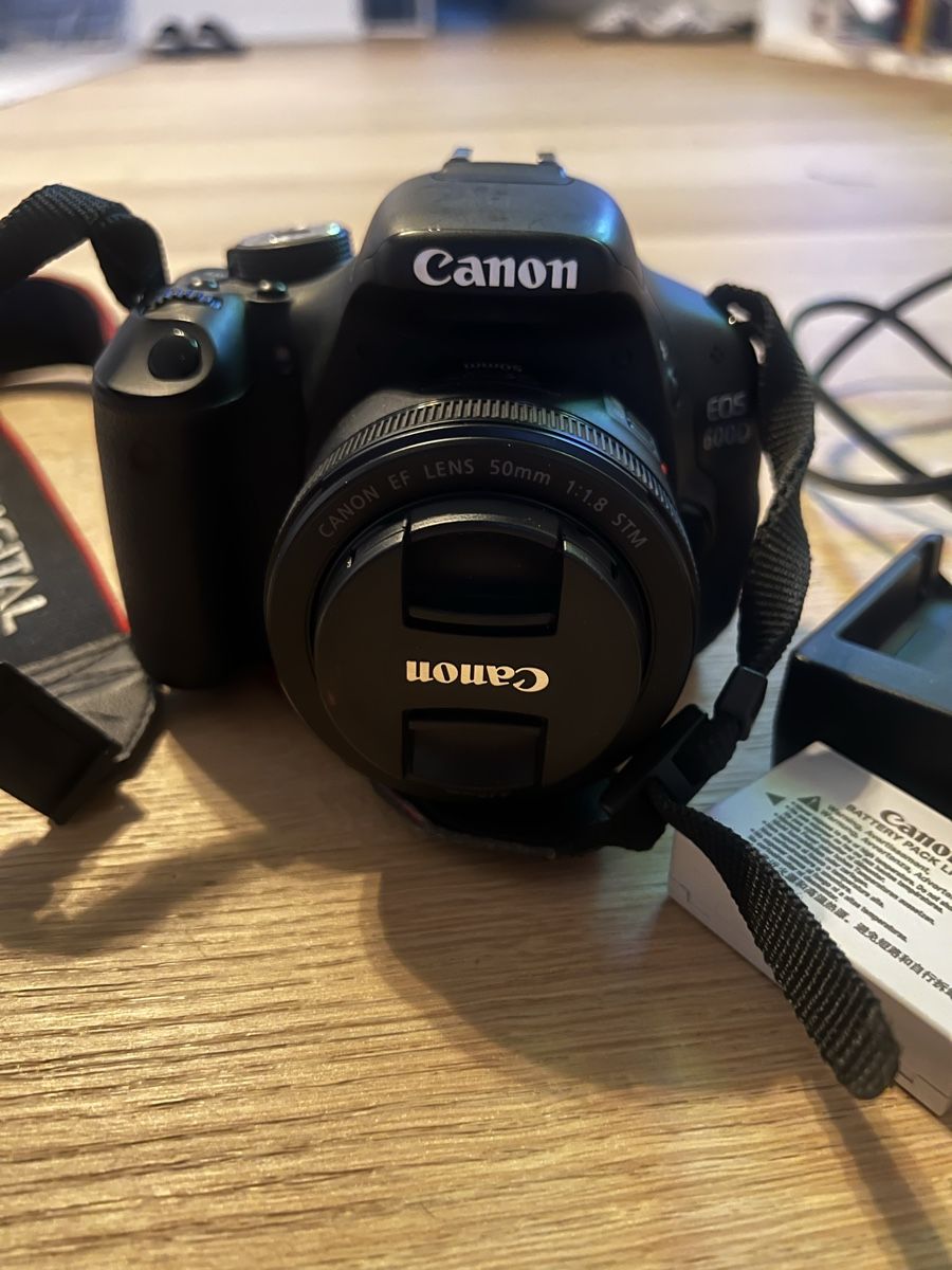 Canon Fotocamera: Canon EOS 600D Digital Kamera mit 50mm Objektiv – Usato da Wallisellen venduto da Angeliqueemmanuelle 2
