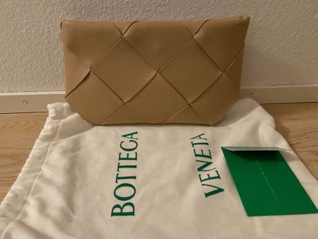 Bottega Veneta Pouch in beige