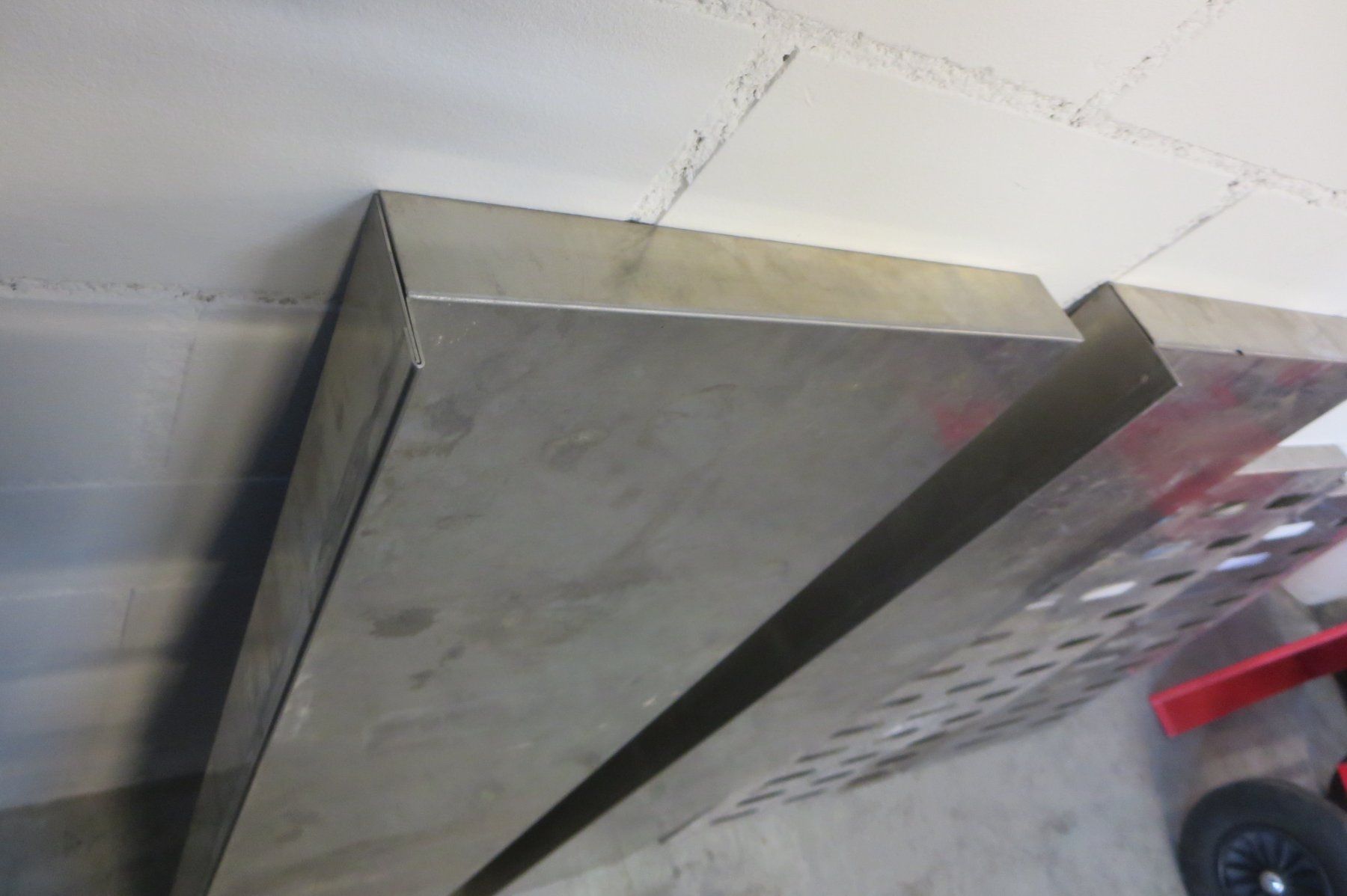 Cucine complete: Gastro Edelstahl Abtropf Tablar – Usato da Knonau venduto da Majorspede 3