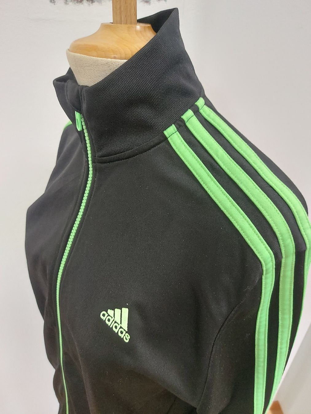 Adidas Giacche: Jacke  Adidas, schwarz, Grösse 176 – Usato da Oberengstringen venduto da PaolaDe 3