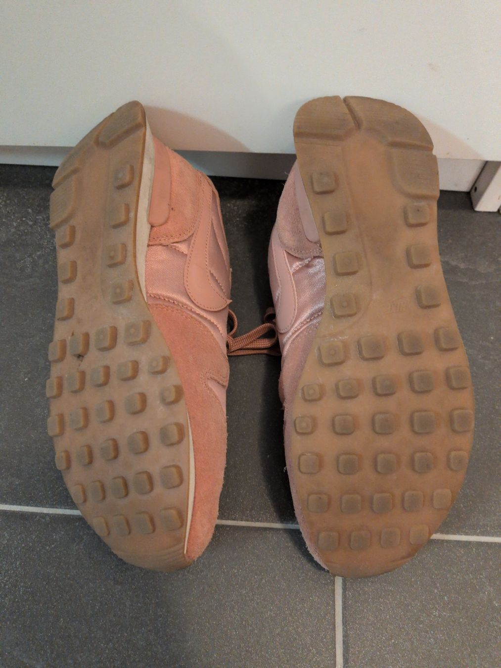 Nike Chaussures hommes: Nike altrosa Gr. 38.5 – D'occasion à Untersiggenthal par Naomi4 3