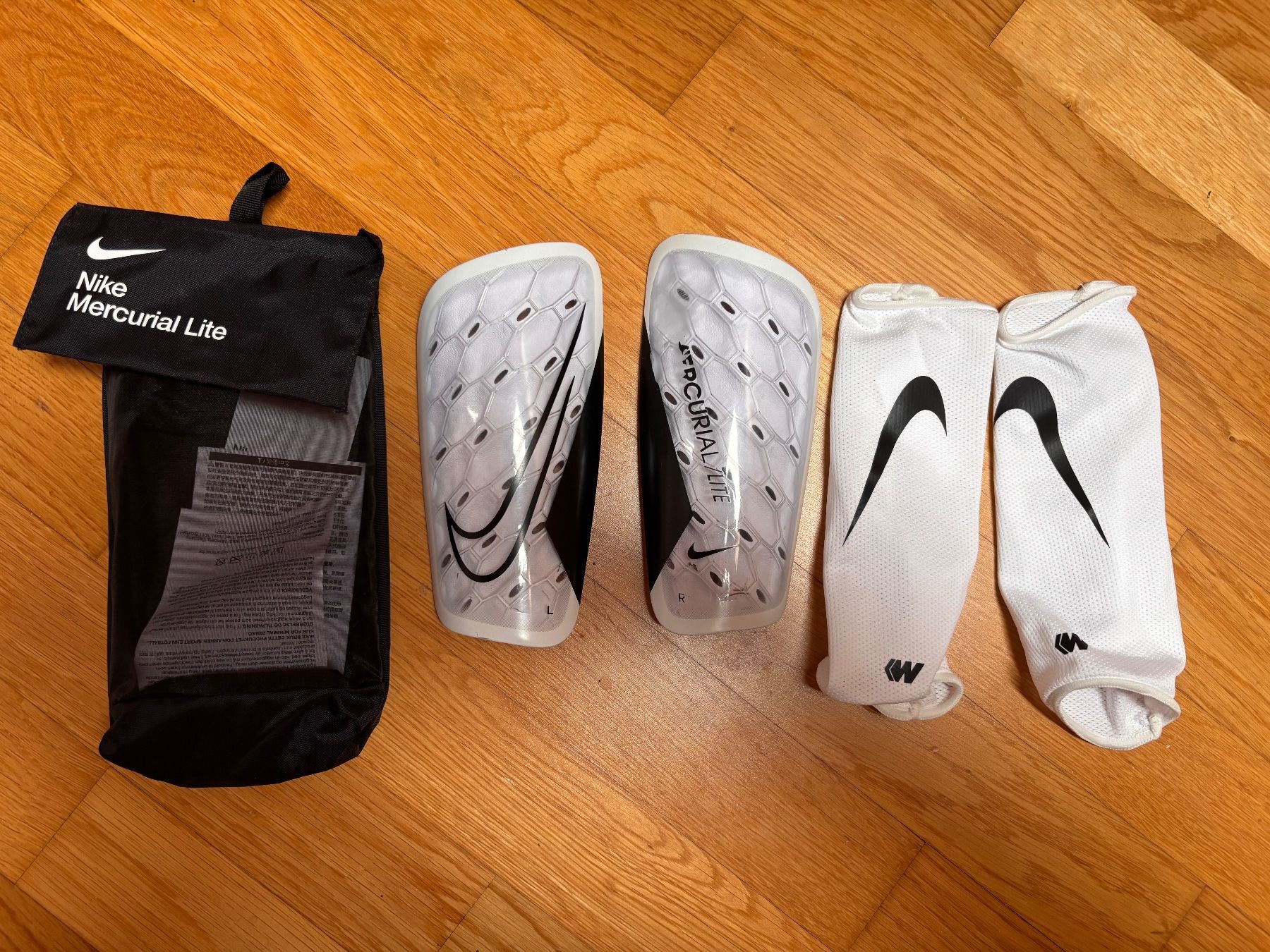 Nike Protezioni & Imbottiture: Protège-tibia Nike Taille M – Usato da Châtel-St-Denis venduto da Vaillant1