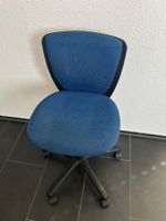 2 Bürostühle höhenverstellbar mit Rollen