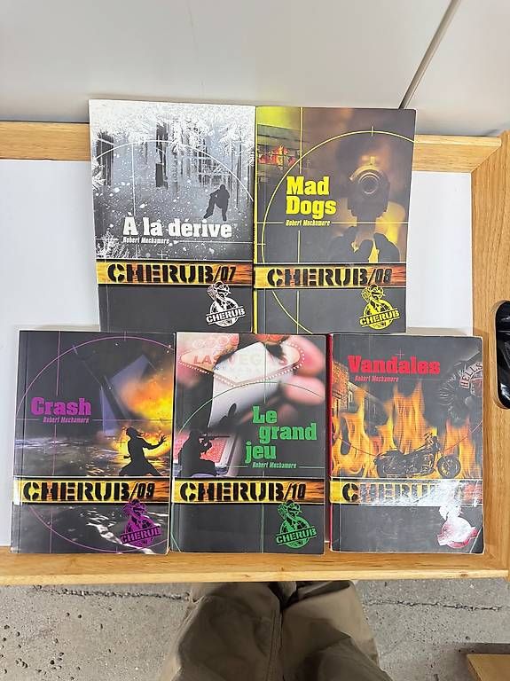 Libri: CHERUB Tomes 1 à 11 – Usato da Zürich venduto da martinfel 1