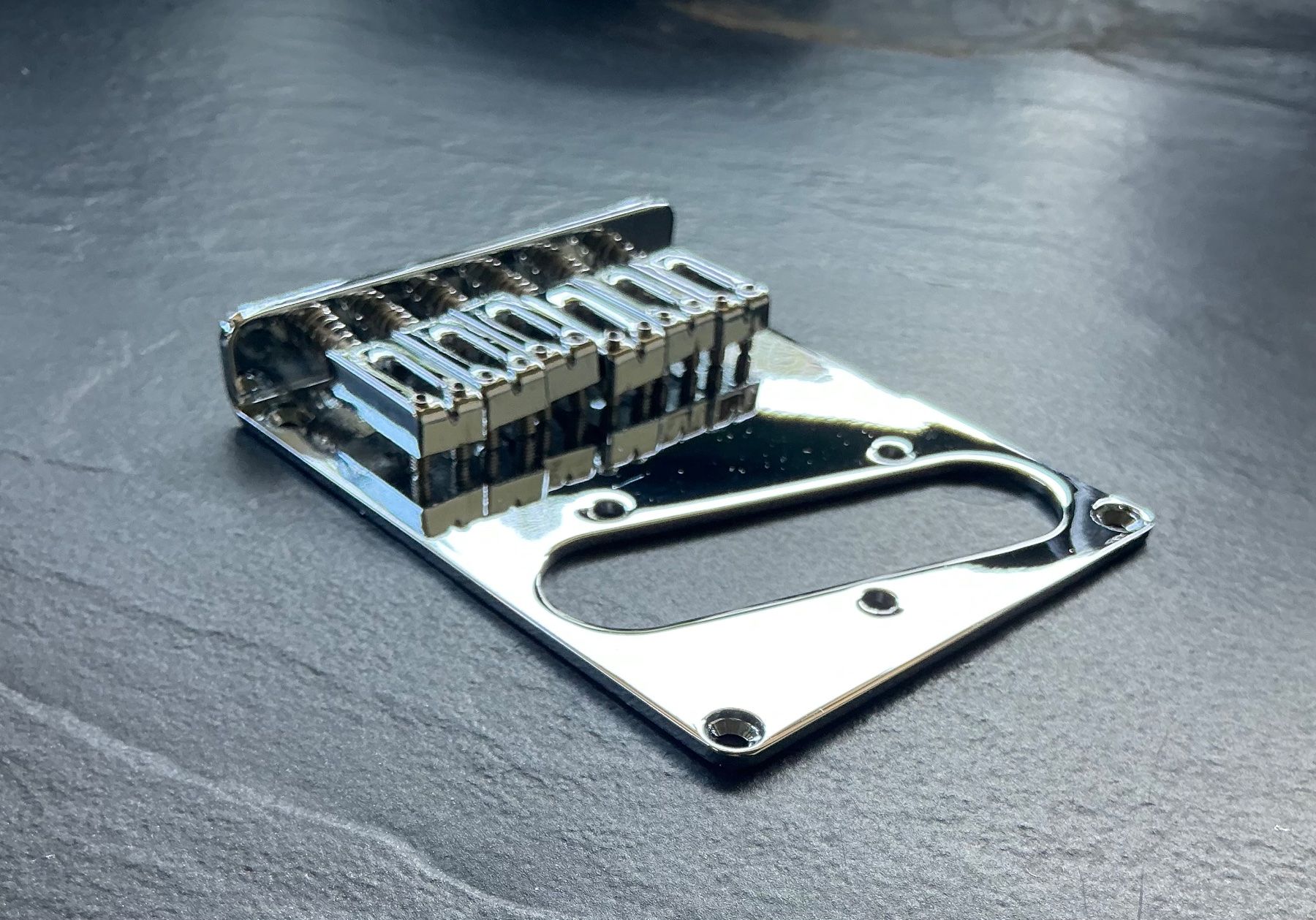 Strumenti musicali: Telecaster Bridge 6 Saddles Chrome – Nuovo (secondo la descrizione) da Rümlang venduto da barognoni 1