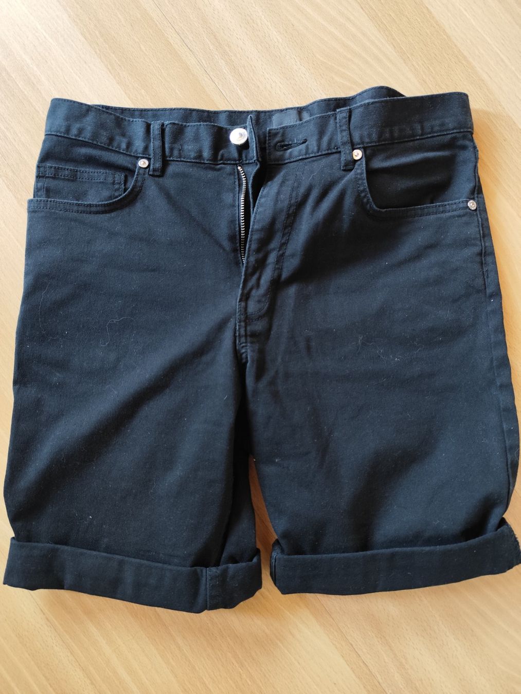 H&M Pantalons: schwarze Shorts – D'occasion à Huttwil par Yellow74