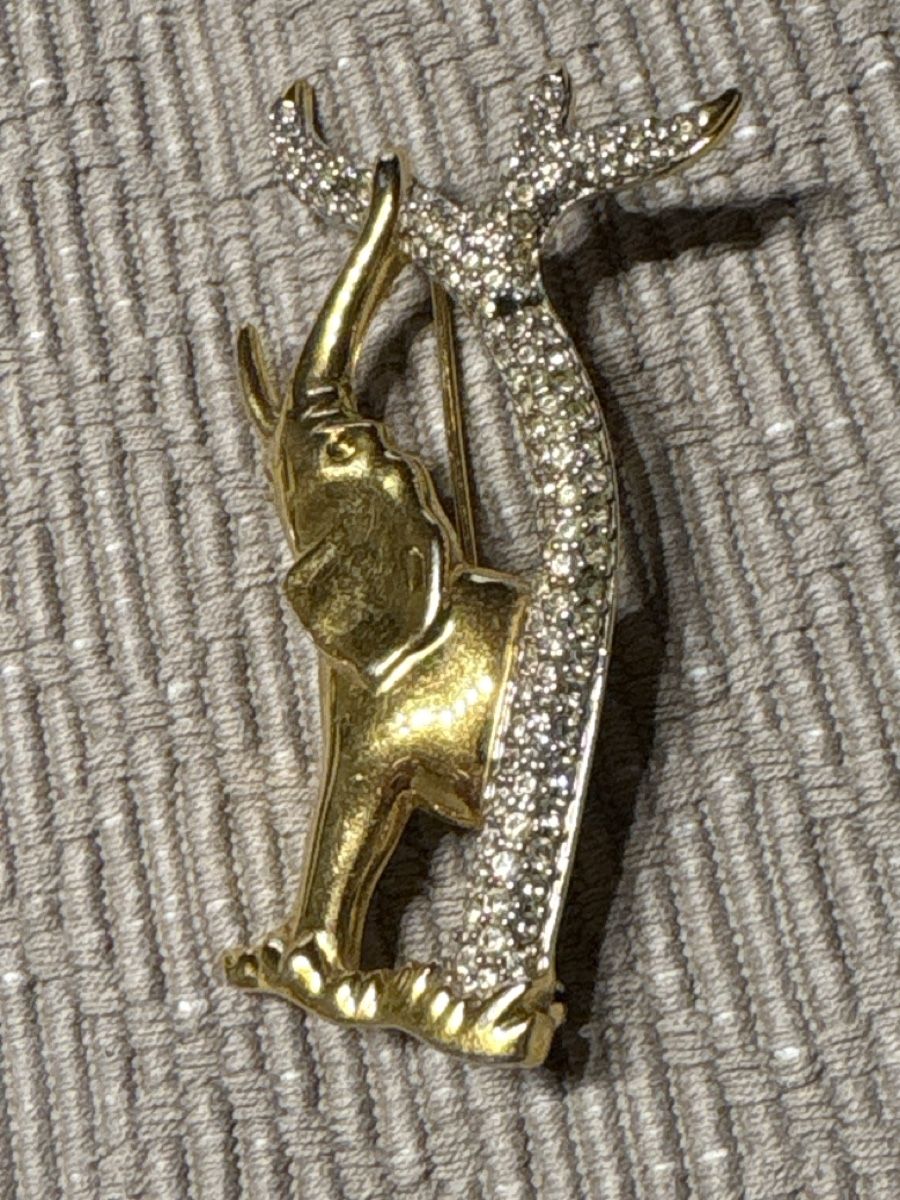 Swarovski Broschen & Nadeln: Brosche von Swarovski / Elefant – Gebraucht aus Rümlang von Fledermaus16 1