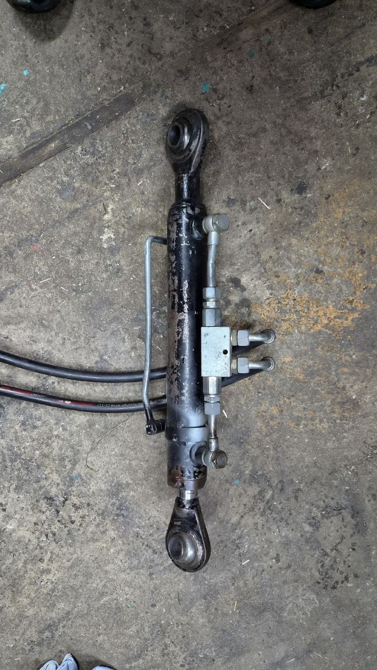 Sonstiges Fahrzeugzubehör: Hydraulischer Oberlenker Kat2 – Gebraucht aus Ufhusen von kne_t52g 1